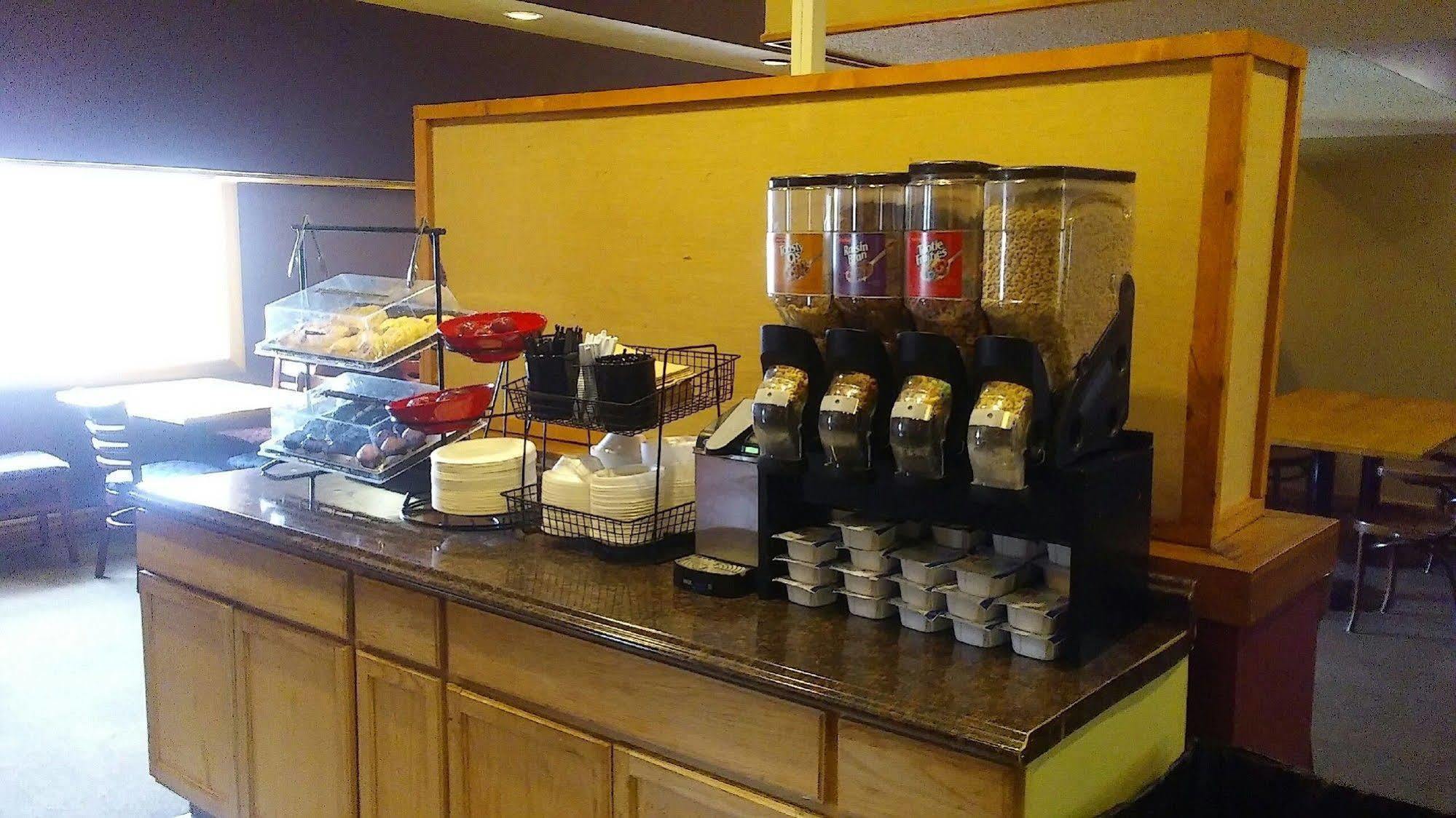 Ramada Conference Center Wilmington Hotel Ngoại thất bức ảnh
